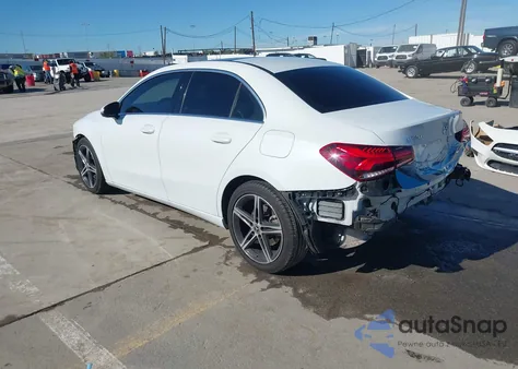 2019 Mercedes-Benz A 220 z USA, uszkodzony, nr VIN WDD3G4EB9KW035300